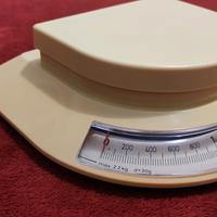 Bilancia da cucina con ciotola ad incastro