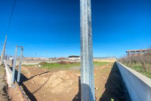 Piazzale 1.600MQ FL325