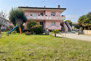 Luminoso appartamento tricamere in bifamiliare ...