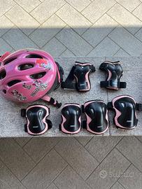 ginocchiere e casco rosa per bambina