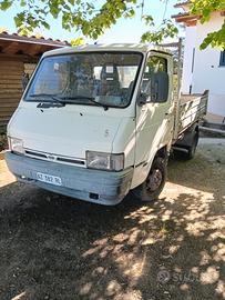camioncino Nissan trade 100