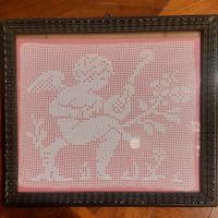 Merletto a filet in cornice e vetro