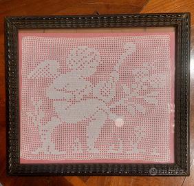 Merletto a filet in cornice e vetro