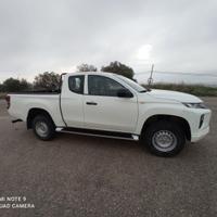 fuoristrada l 200 Mitsubishi 