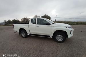 fuoristrada l 200 Mitsubishi 