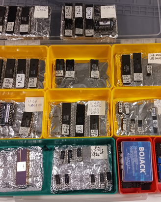 Componenti e CHIP Commodore 64, C64C, C64G e VIC20