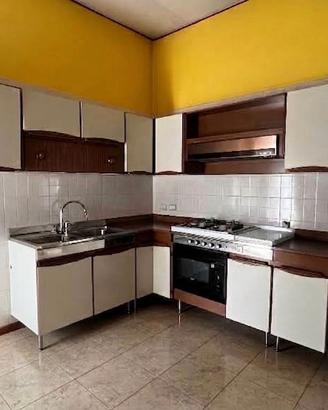 Cucina angolare Salvarani + forno + arredo