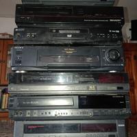 7 tra VHS e DVD piu' 2 mini stereo da riparare
