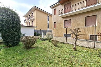 VILLA A SCHIERA D'ANGOLO A SEDRIANO