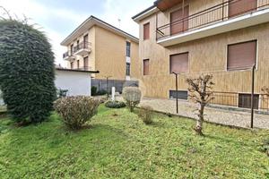 VILLA A SCHIERA D'ANGOLO A SEDRIANO