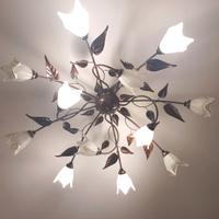 Lampadario in ferro battuto floreale