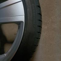 Pneumatici invernali con cerchi