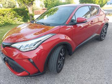 Toyota ibrida chr