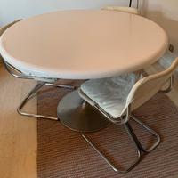 Tavolo “Space age” anni ‘70, con tre sedie