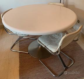 Tavolo “Space age” anni ‘70, con tre sedie