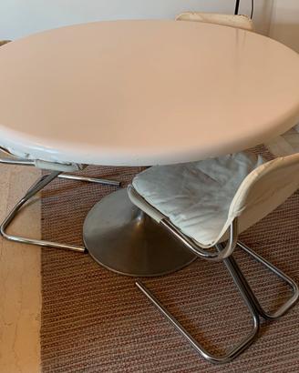 Tavolo “Space age” anni ‘70, con tre sedie