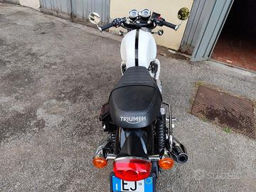 Triumph Truxthon 1200