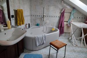 Villa disposta su tre livelli