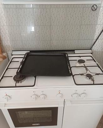 De'Longhi Cucina a gas con forno elettrico.
