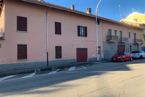 Salone artigianale a Candelo in via centrale