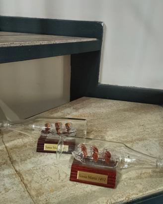 Coppia caravelle in vetro dentro bottiglia