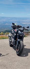 moto Ducati Monster 937 led dark