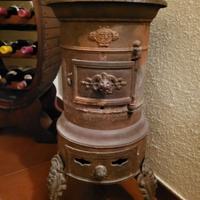 splendida antica  stufa in ghisa 