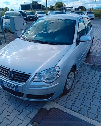 Polo 9N appena tagliandata. Perfetta neopatentati