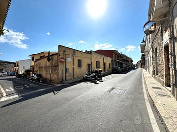 Casa semindipendente in pieno centro, con corte