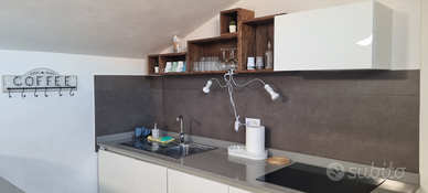 Nuovo appartamento mansardato arredato