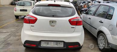 Portellone paraurti stop Kia rio 2013