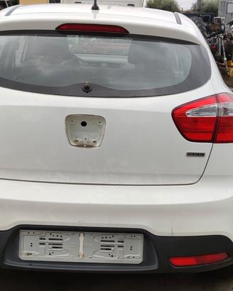 Portellone paraurti stop Kia rio 2013