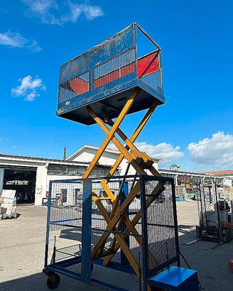 Piattaforma a forbice con piano di lavoro a 3700mm