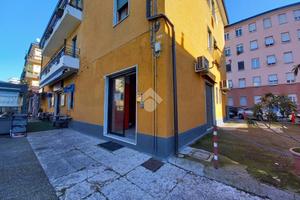 NEGOZIO A BRESCIA