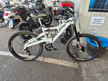 Mtb dh cannondle