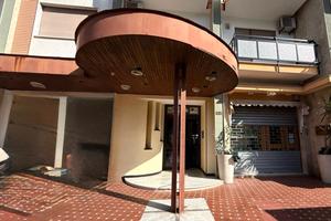 VIALE REGIONE SICILIANA N/O - LUMINOSO 4 VANI