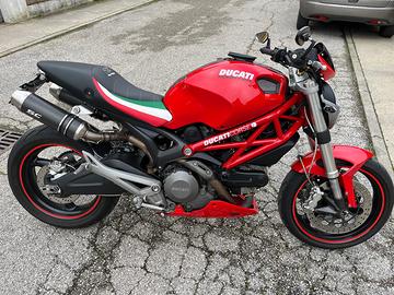 Ducati Monster 696