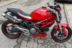 Ducati Monster 696