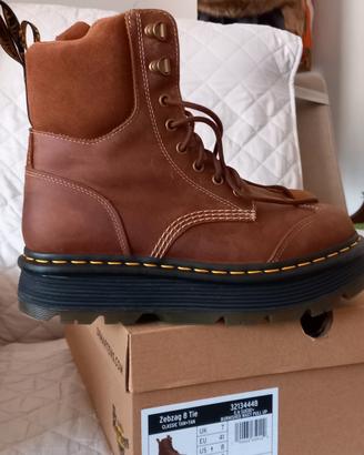 si vende stivali dr. martins 