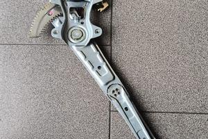 Alzacristalli anteriore dx Mitsubishi space star 