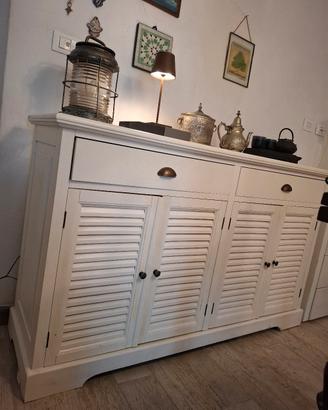mobile coloniale in legno bianco 