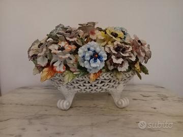 Centrotavola cesto con fiori porcellana 