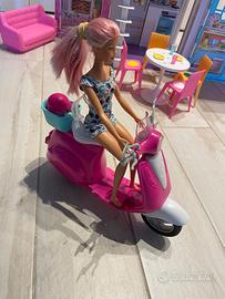 Barbie con Scooter e bambola