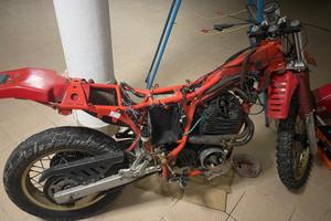 Aprilia etx 350 86’ oppure pezzi singoli