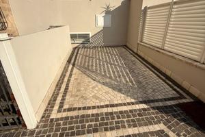 Posto moto adiacente variante e Reggia