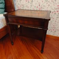 Tavolino con piano in pelle legno ciliegio