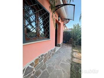 Villino unifamiliare con giardino