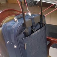 Valiggia, con ruote. marchio Roberta di Camerino. 