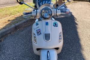 Vespa 300 gts