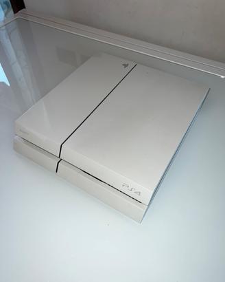 Playstatio 4 con 6 giochi e 2 joypad